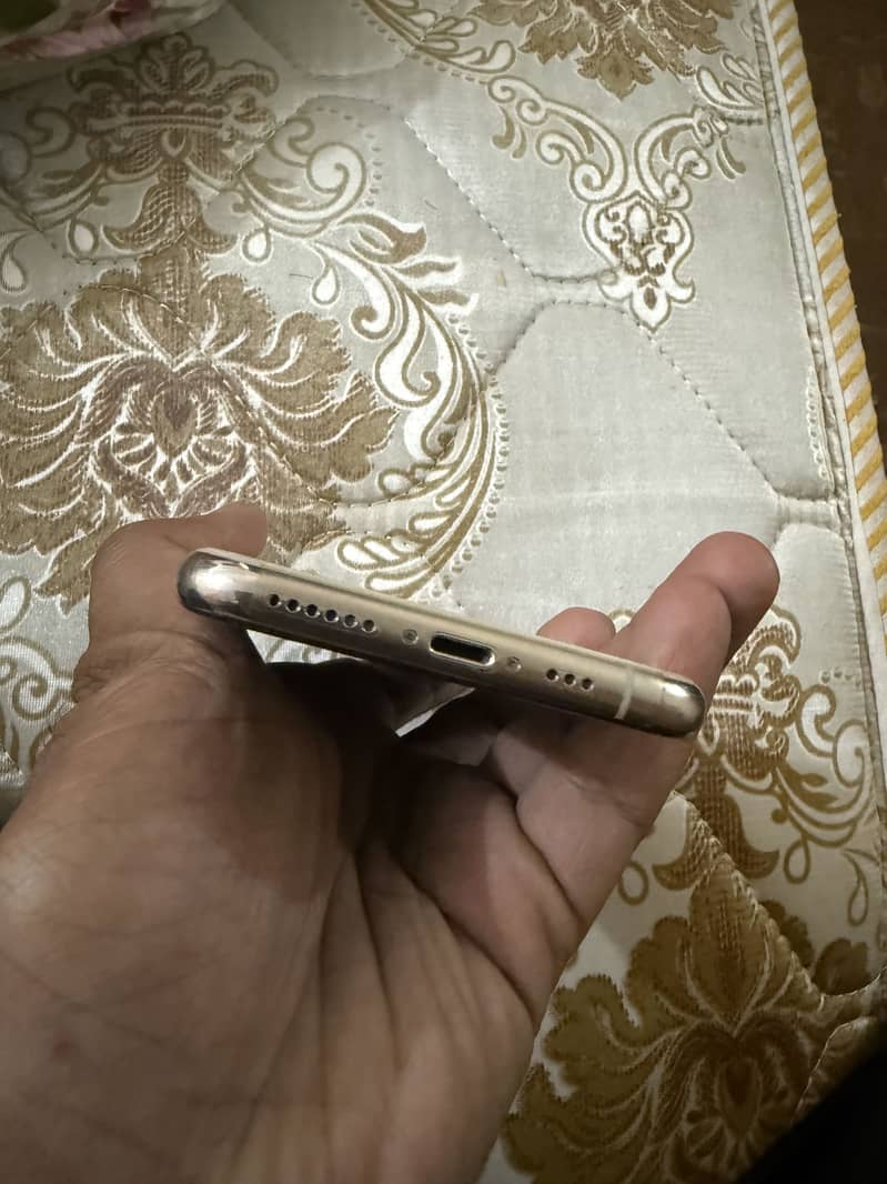 Iphone 11 pro 4