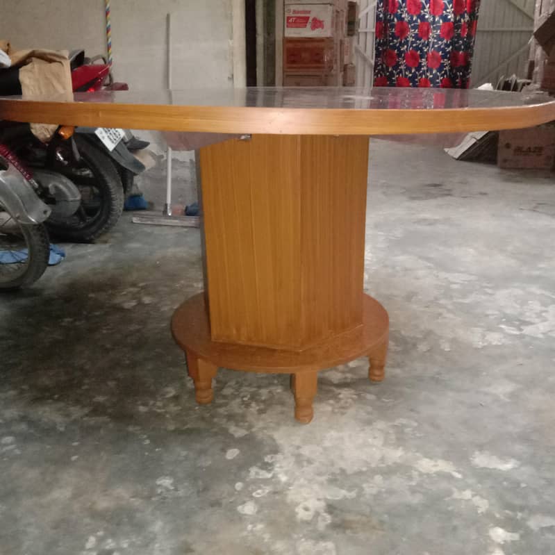 Dining Table Round Shape 0