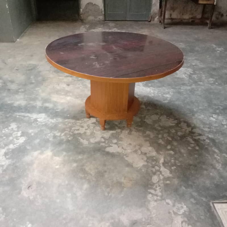 Dining Table Round Shape 1