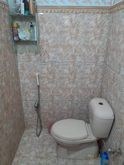 House 300 yards for sale Gx1.60feet road