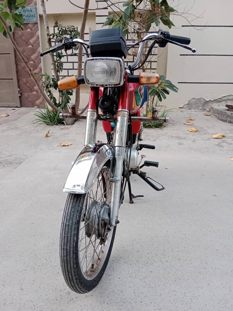 United 70cc 4
