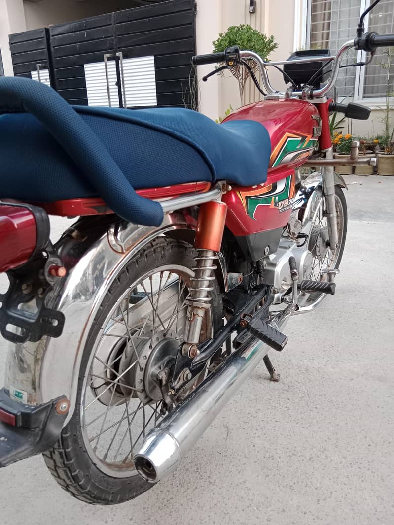 United 70cc 6