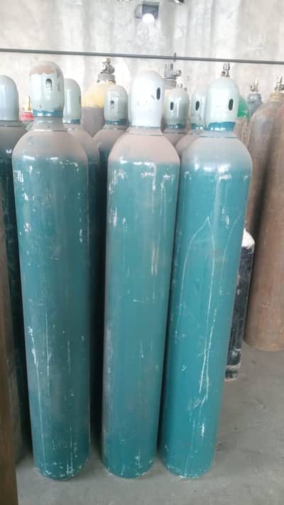 Oxygen Cylinders Available In 10L , 20L , 40L , 50L , 100L