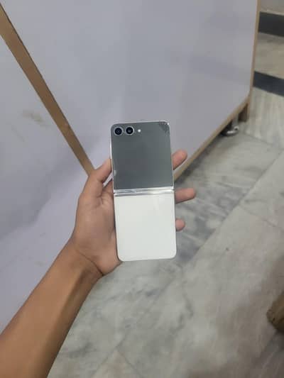 Samsung z flip 5 8/256 ha water pake ha  x change posibel