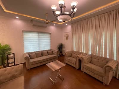 12 Marla 5 Bedrooms House For Sale On Investor Price.