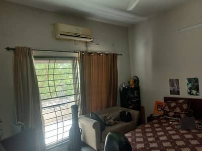 12 Marla 5 Bedrooms House For Sale.