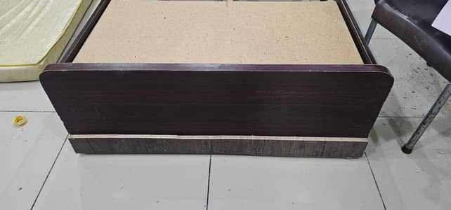 single bed for sale(3.5 by 6.5)