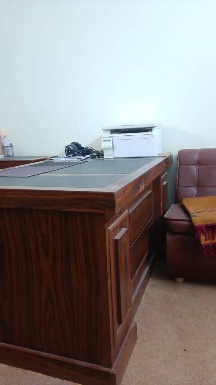Large Size Table With Side Table 0
