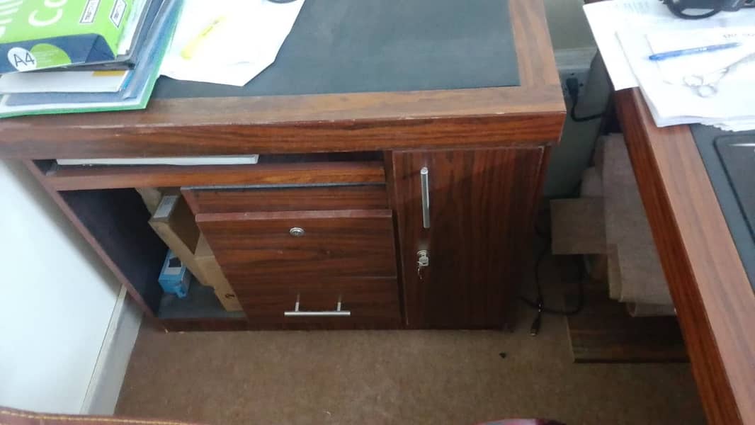 Large Size Table With Side Table 3
