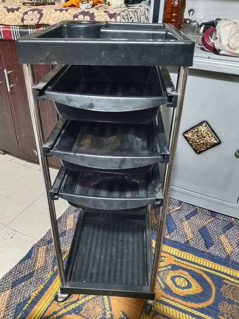 makeup trolley 0