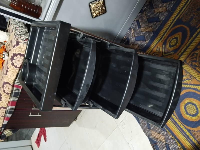 makeup trolley 1