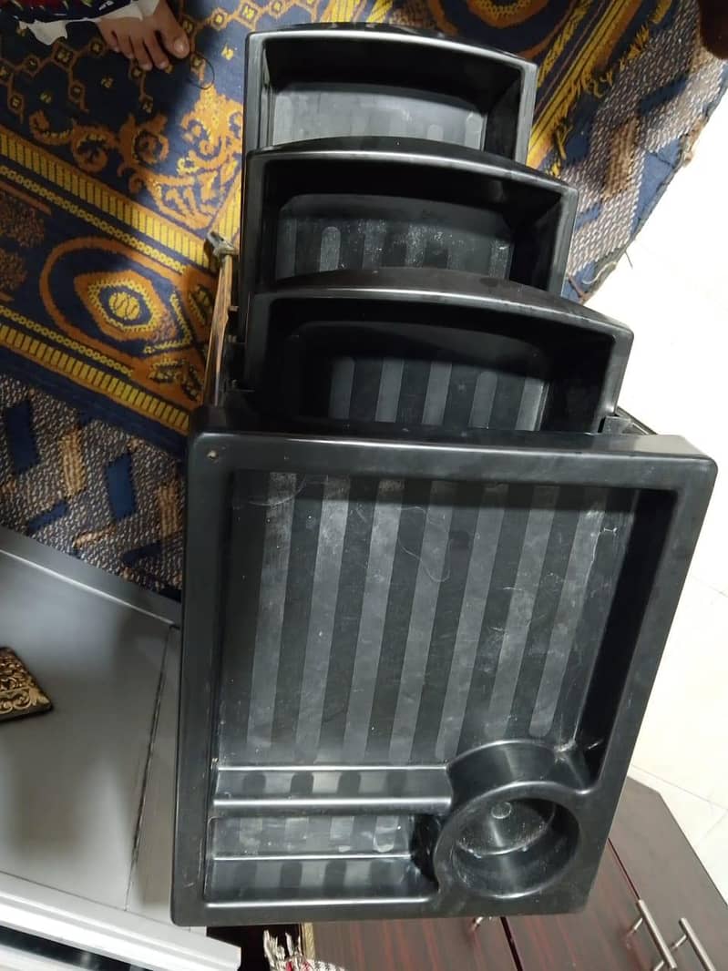 makeup trolley 2