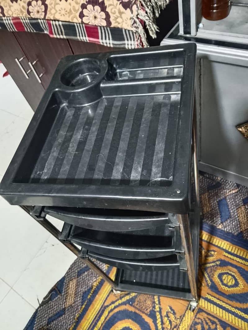 makeup trolley 3