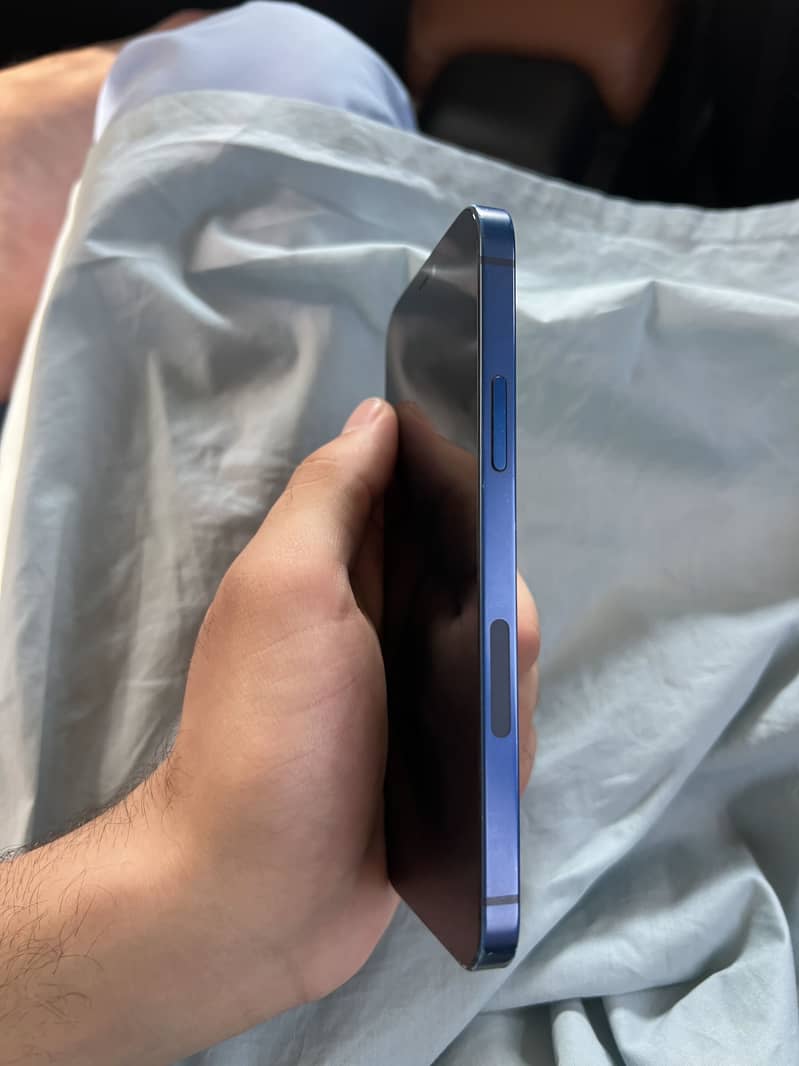iPhone 12 3
