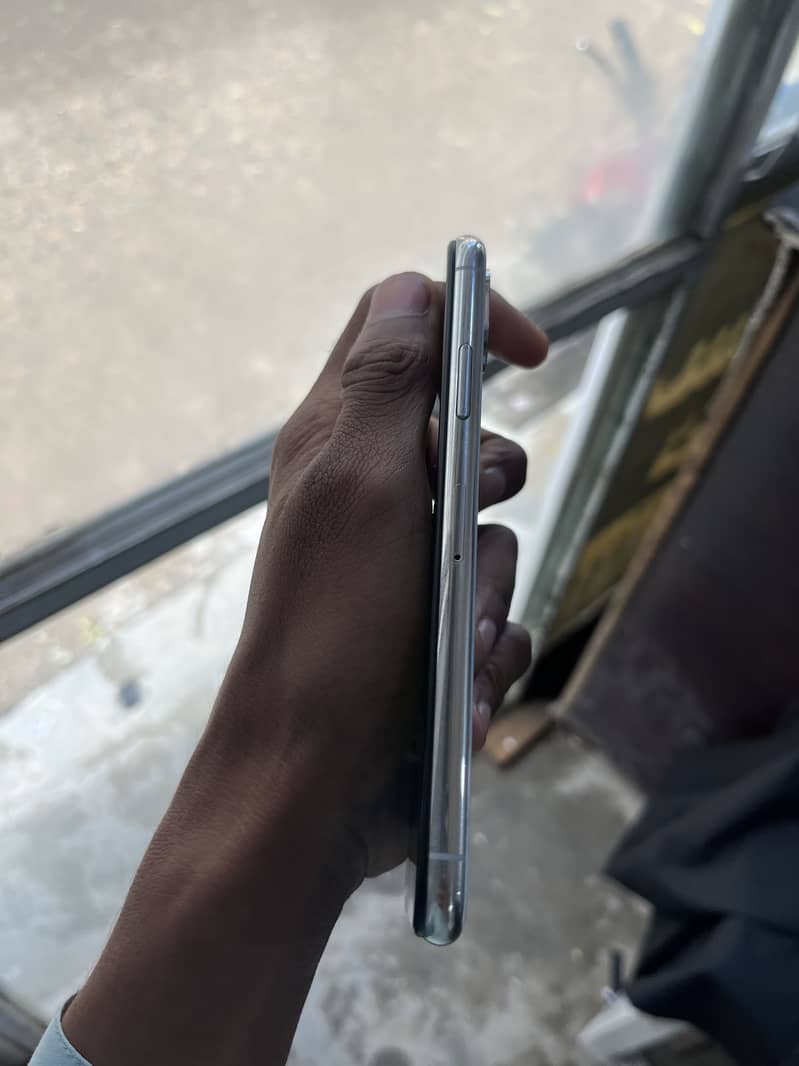 iPhone XS 3