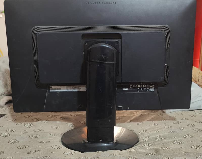 HP 27" LCD 1