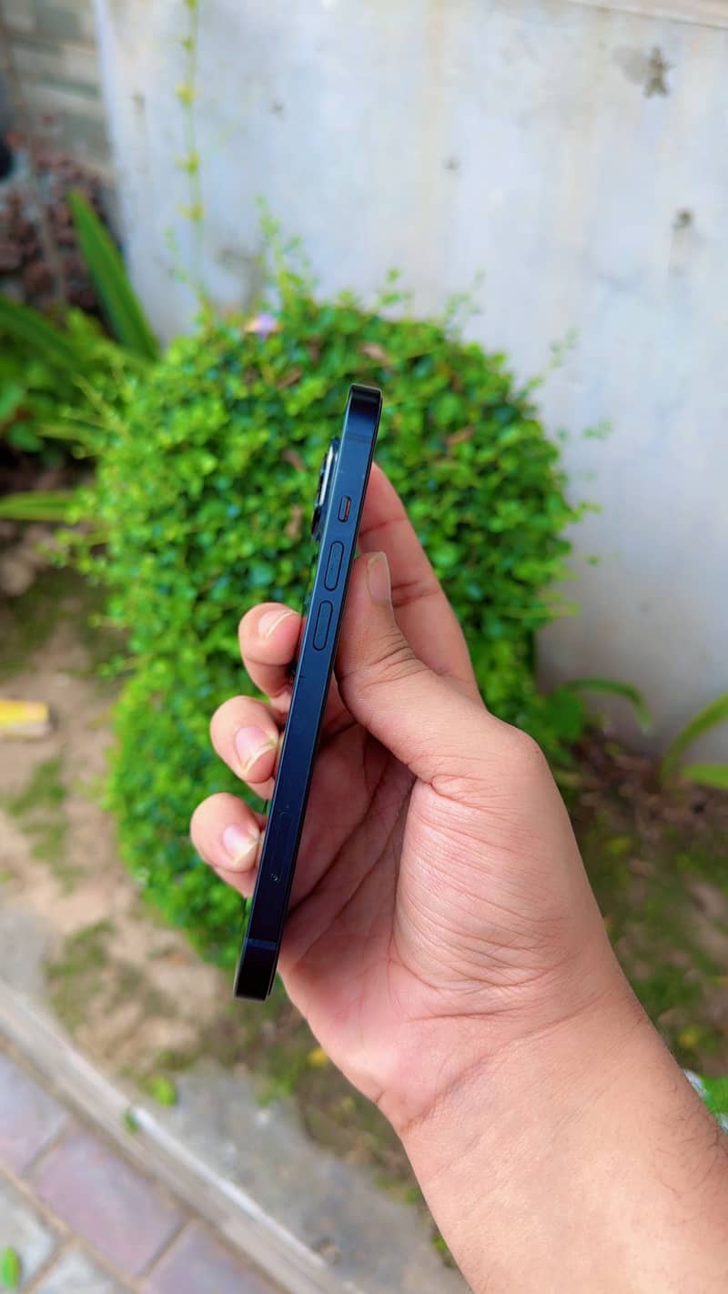 iPhone 13 2