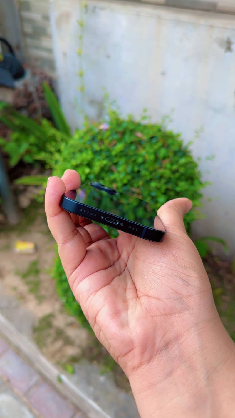 iPhone 13 4