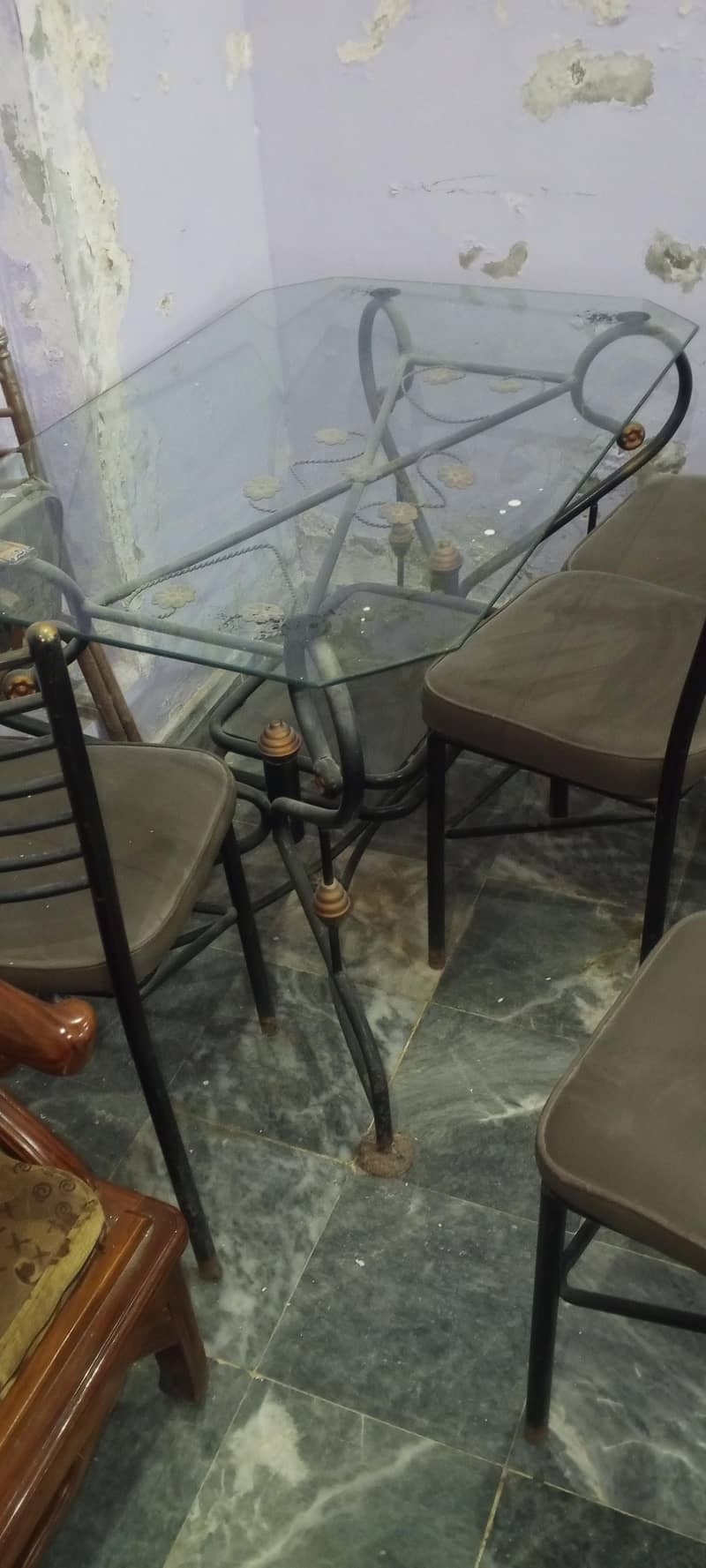 Dinning table 0