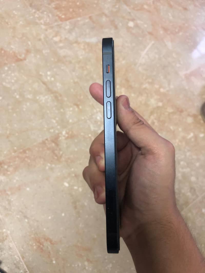 iPhone 12 2