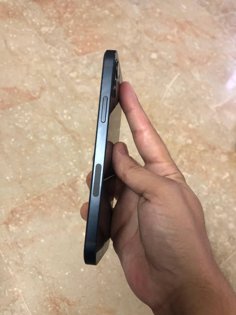 iPhone 12 3