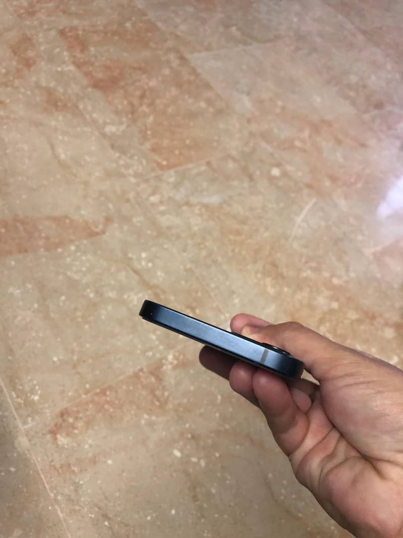 iPhone 12 4