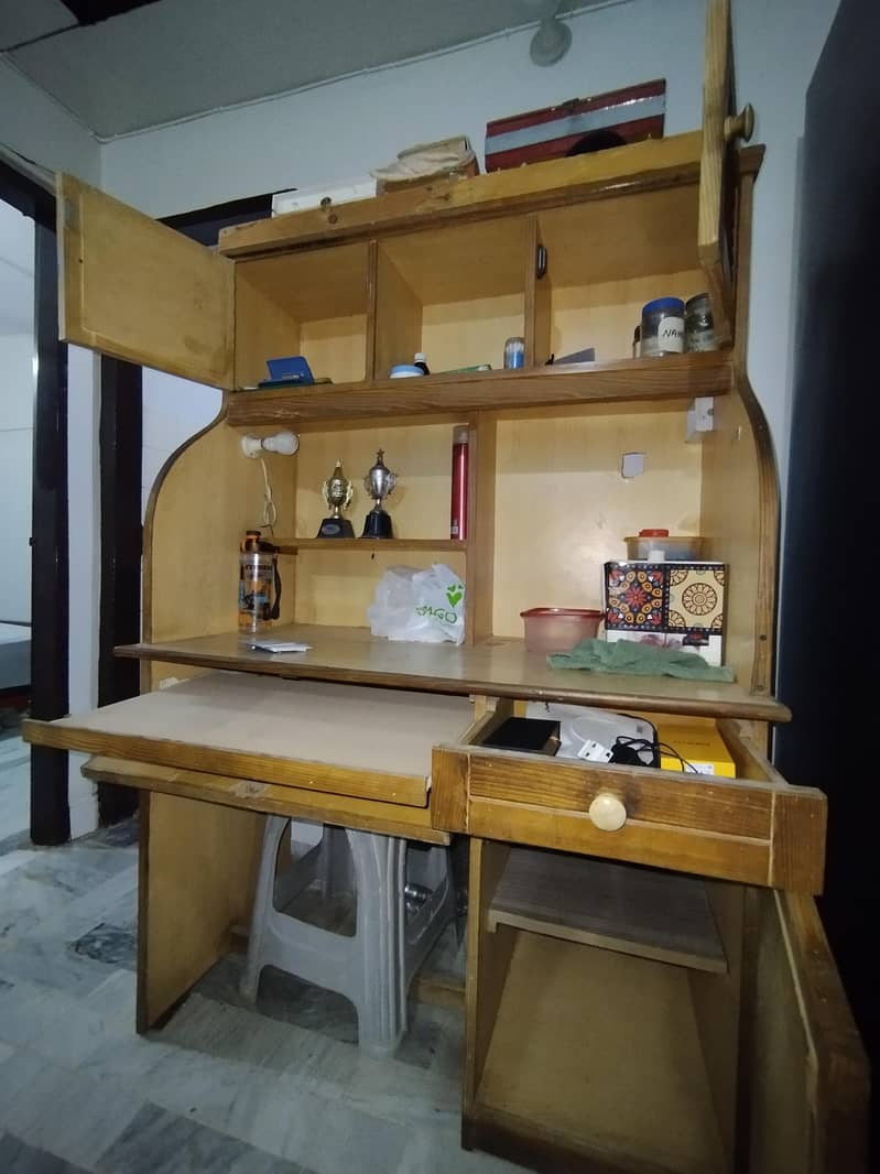 Computer and Study Table 0