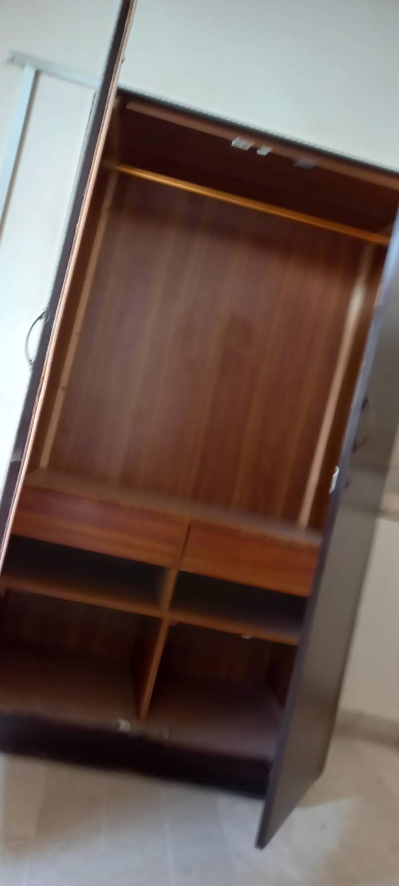 Almari 0