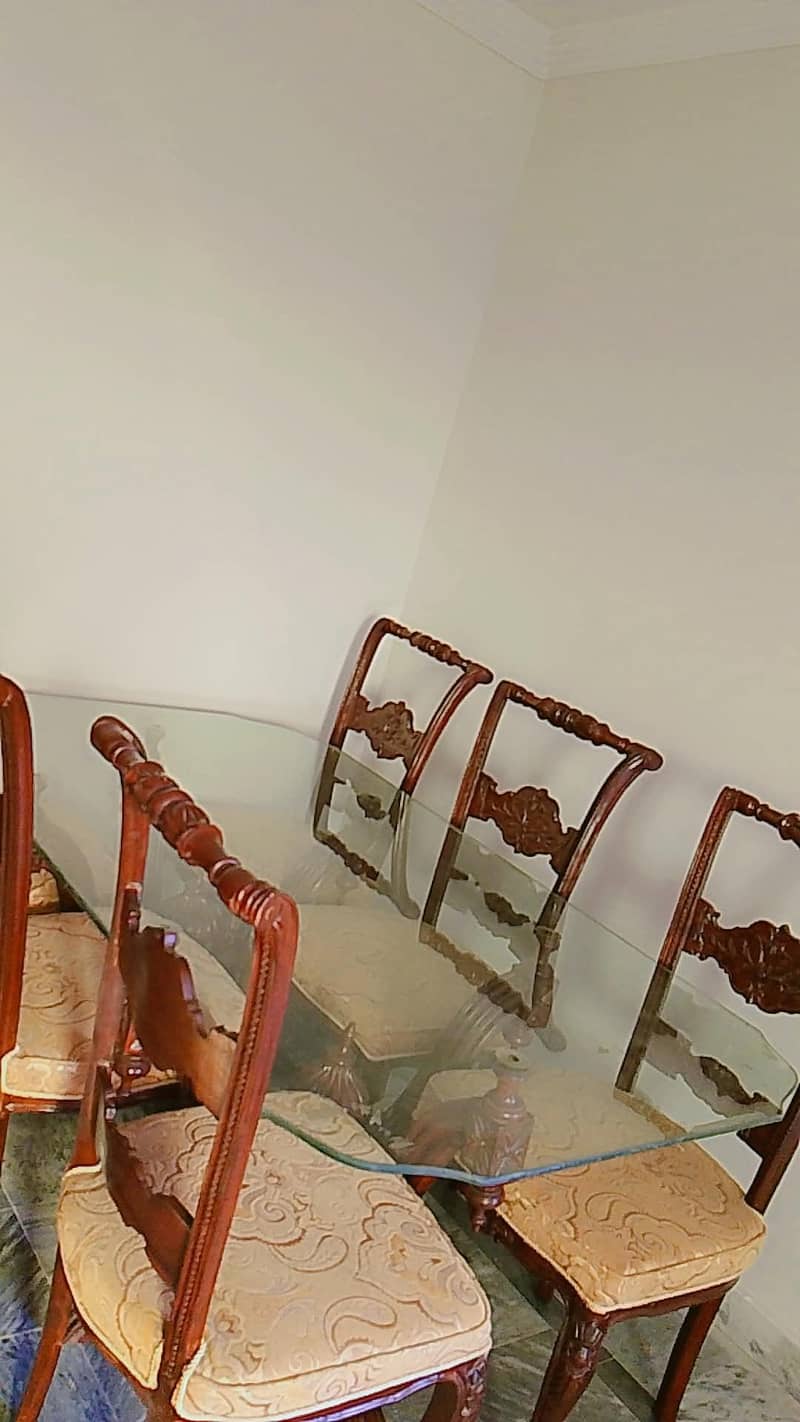 Dinning table 0