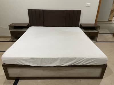 king size 3 Bed + back + mattress + 2 side tables