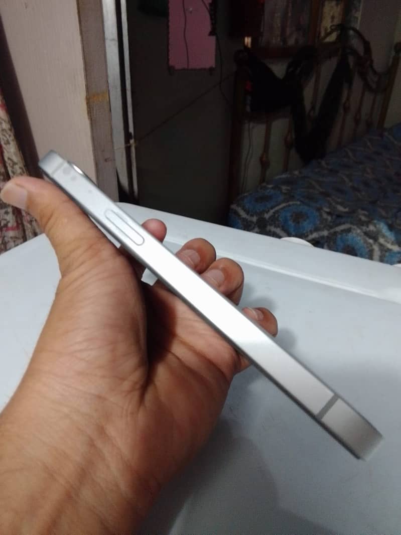 Iphone 16e 5