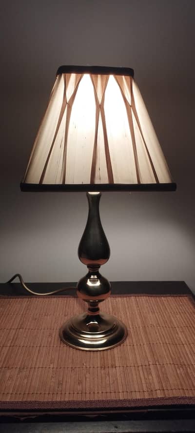Table lamp in brass metal (made in England)