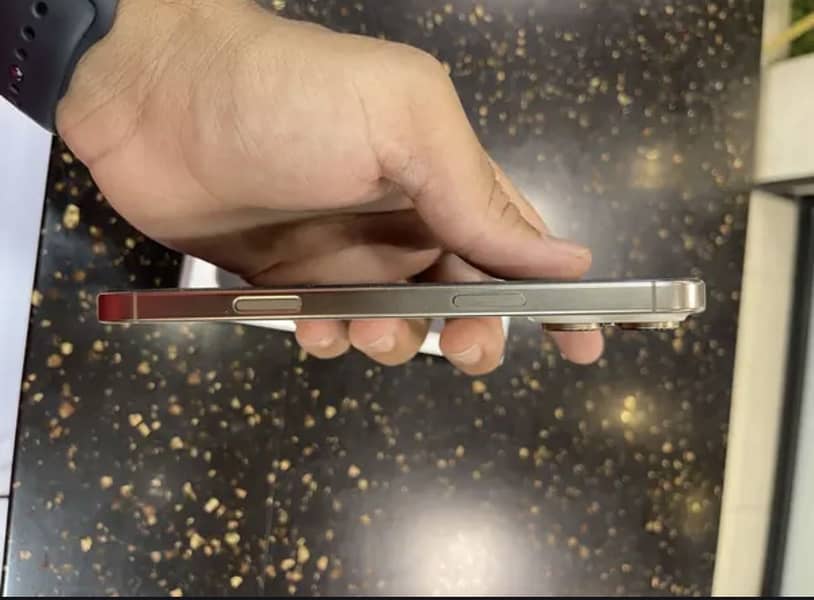 Iphone 16 pro max 5