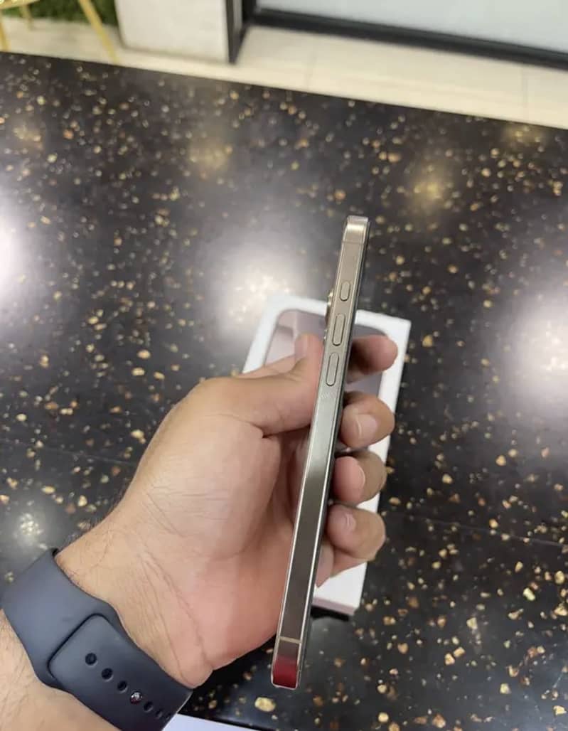Iphone 16 pro max 3