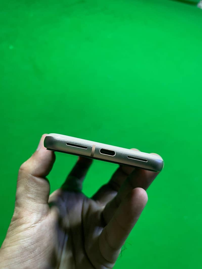 Google pixel 8 4