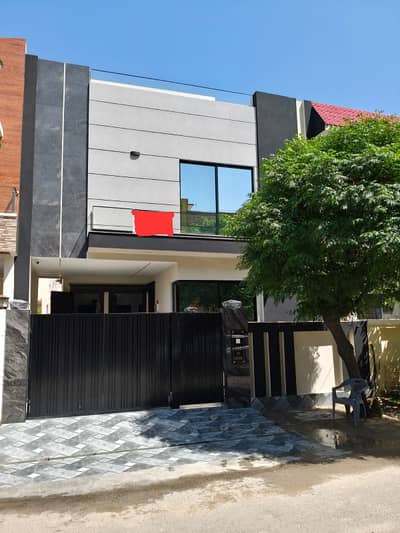 5 Marla Brand New House Available for Sale