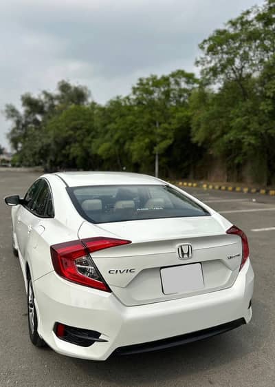 Honda civic 18 I VTEC-CVT full original without sunroof