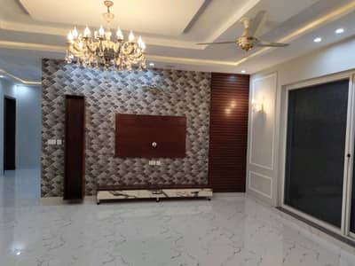 Get This Amazing 10 Marla House Available In Bahria Town - Sector E