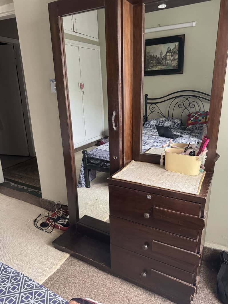 Dressing table 0