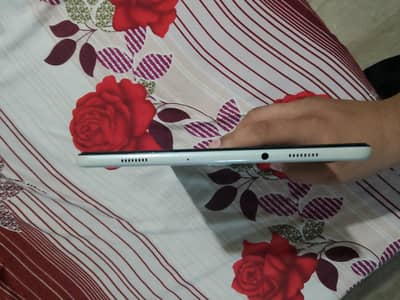 Samsung taB A 3/32 with box