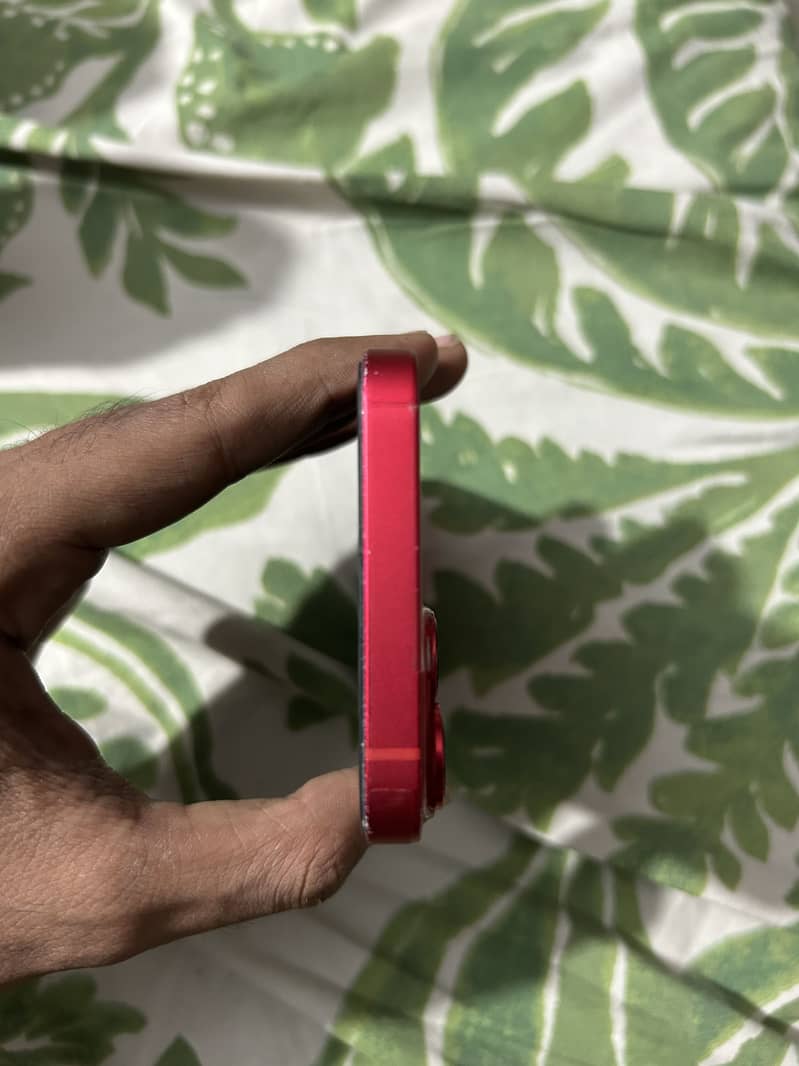 Iphone 14 red 3