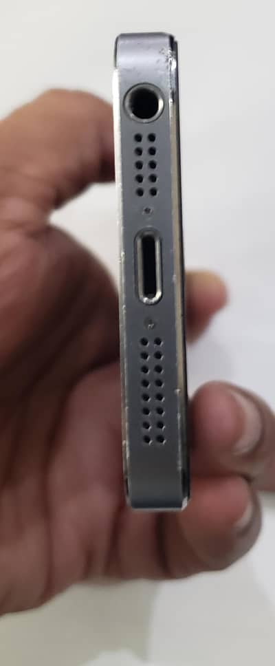 Iphone Model A1533 (cel. 03002241852)