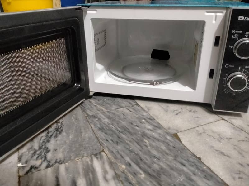 microwave Dawlance model D7 1