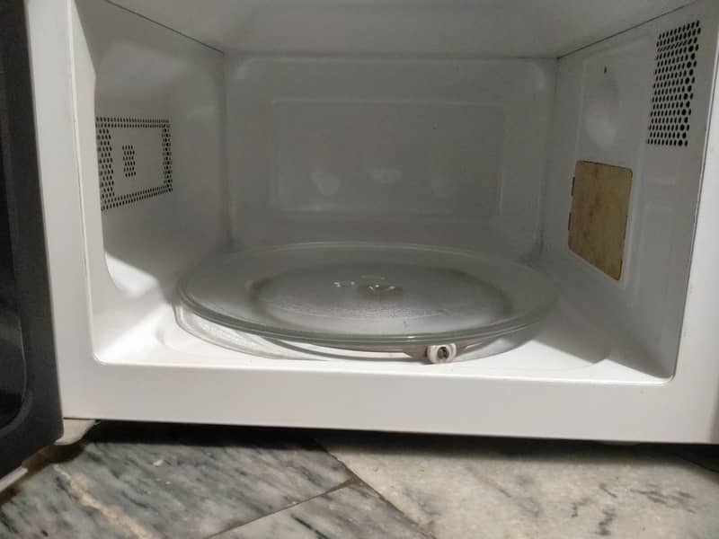microwave Dawlance model D7 2