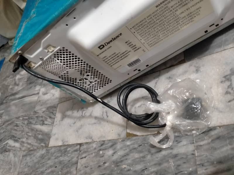 microwave Dawlance model D7 7