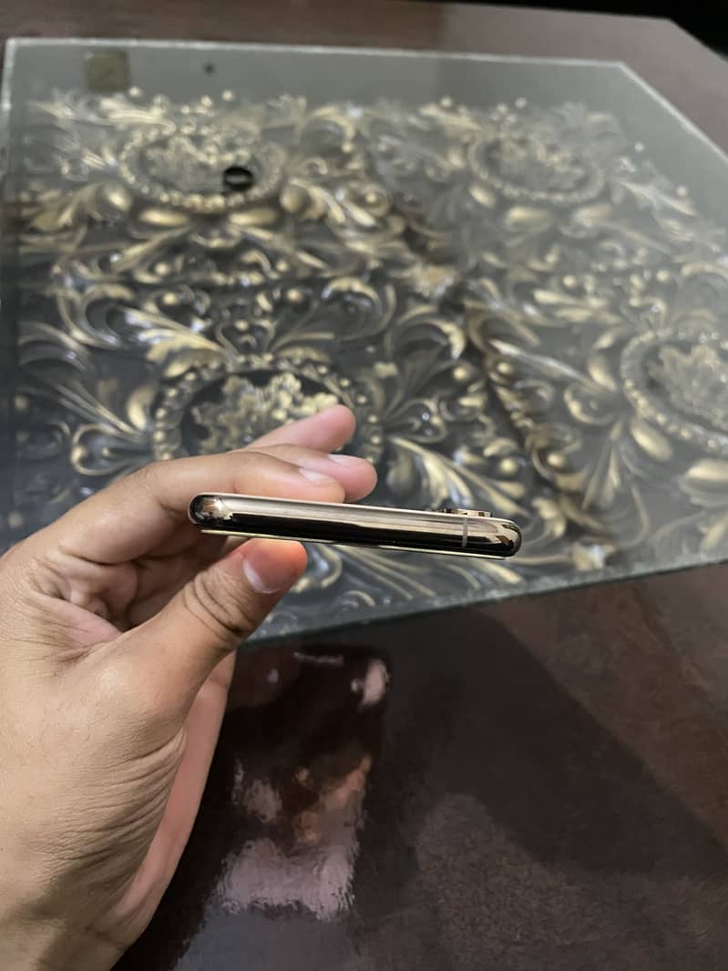 Iphone Xs 4