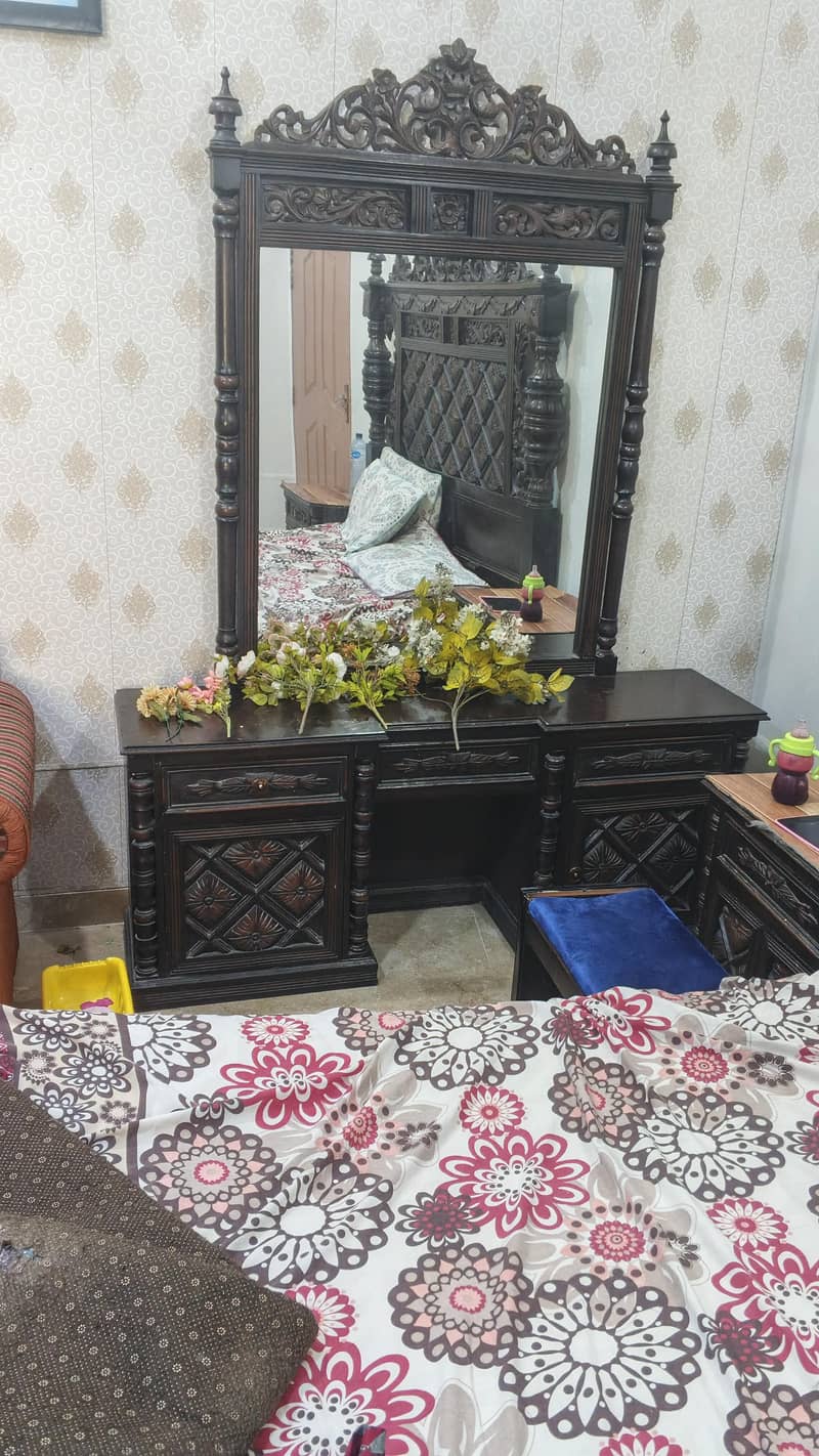 Dressing Makeup table 0
