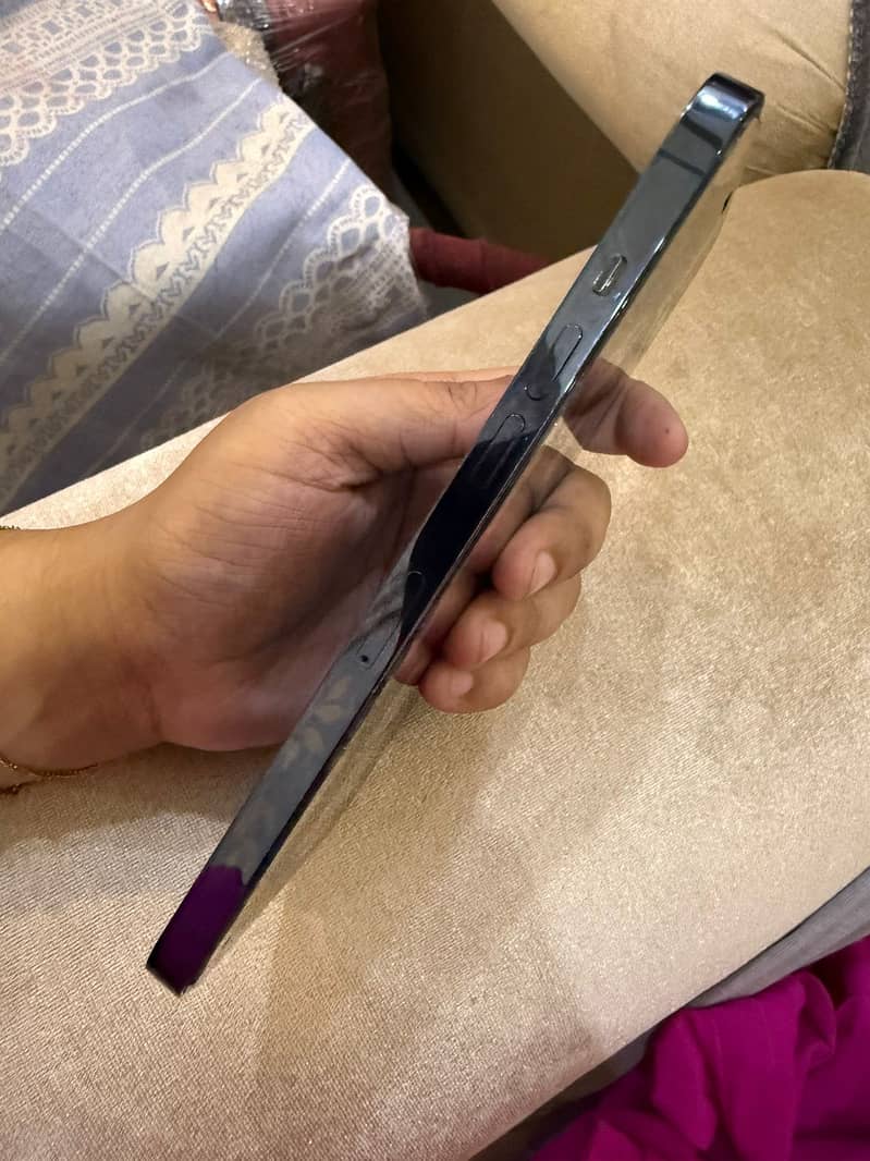Iphone 12 pro max 1