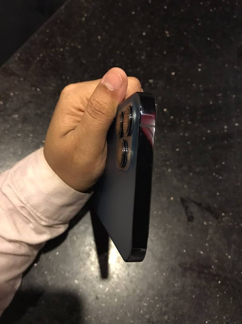 Iphone 12 pro max 4