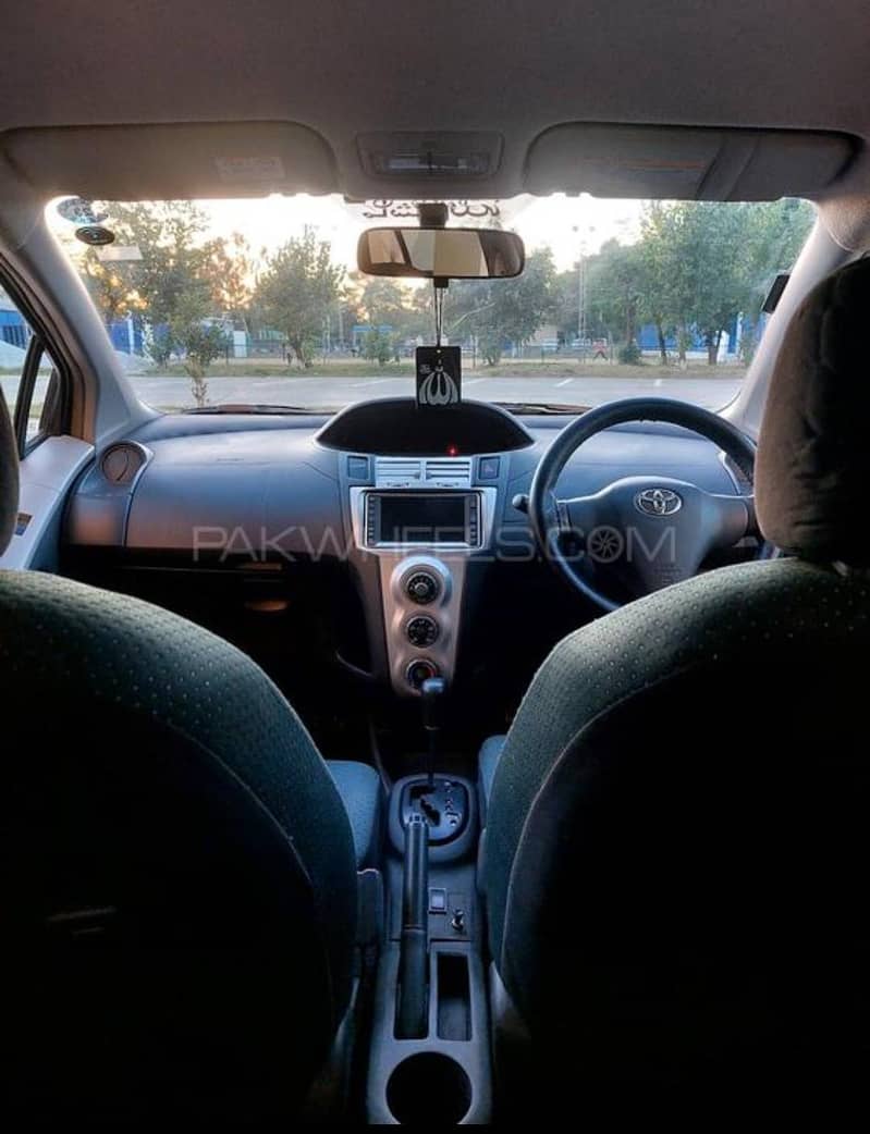 Vitz 2008 7